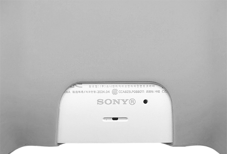 Close-up of the bottom of a PlayStation 5 Controller, highlighting port area for keyword 11.