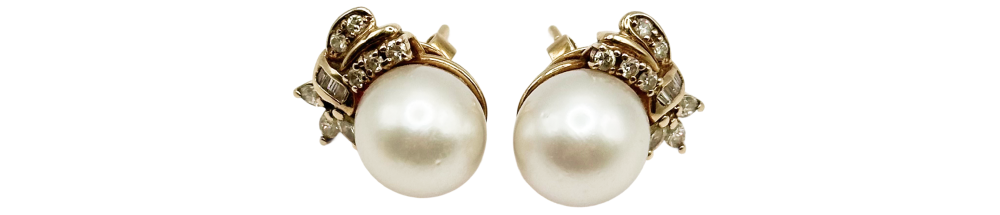 Close-up of pearl gold earrings with round pearls and decorative gold detailing on a product page.